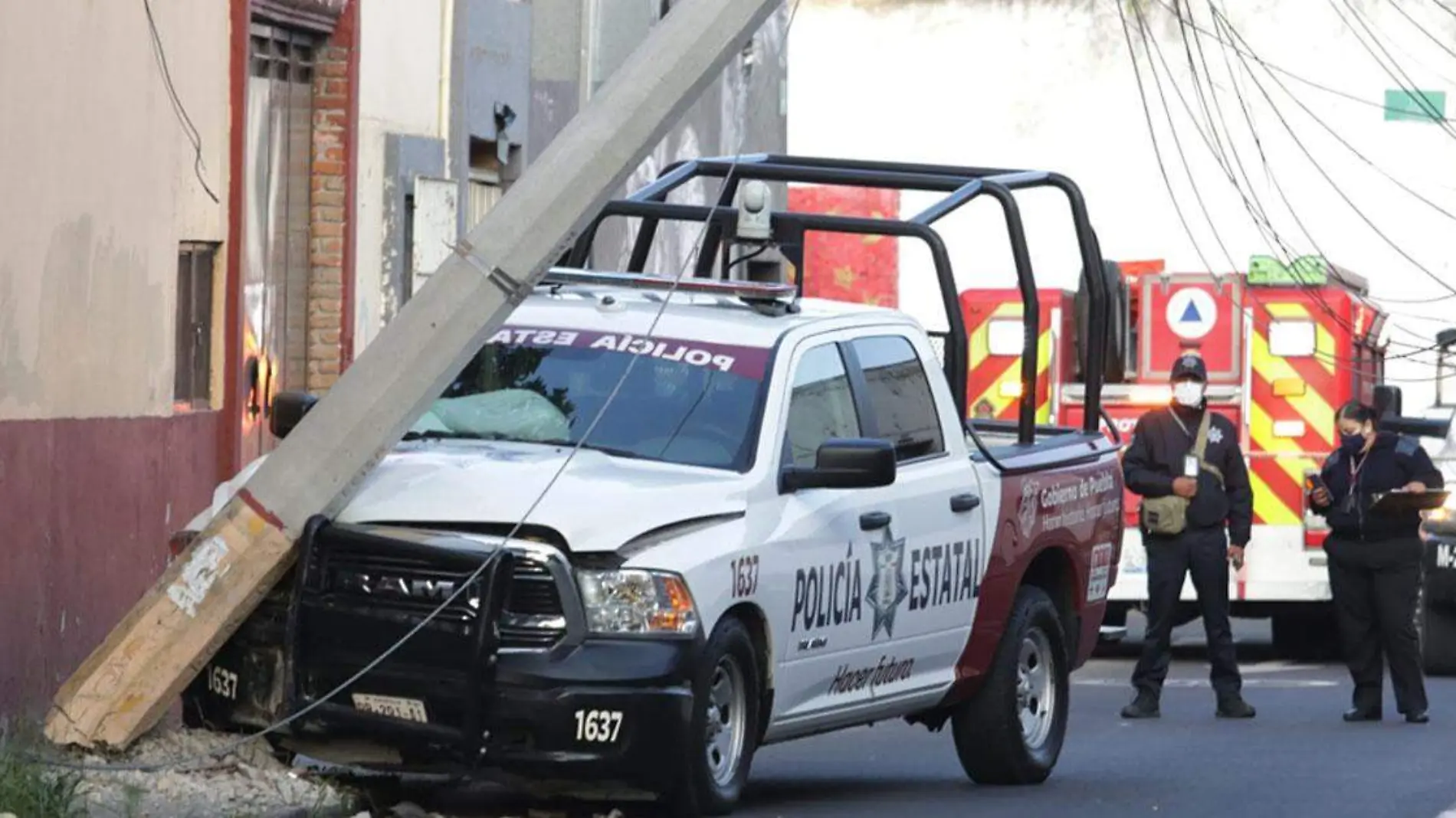 patrulla estatal choca en Analco